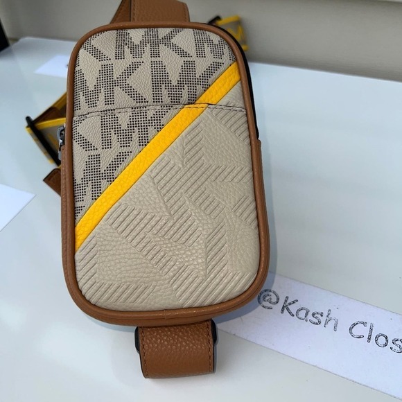 Michael Kors Cooper Crossbody Bag Logo Smartphone MK Signature Holster Chino